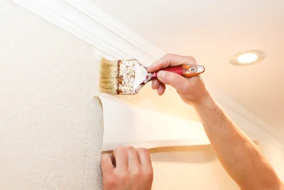 Pose de papier peint à Hérépian — revêtements muraux et toiles de verre